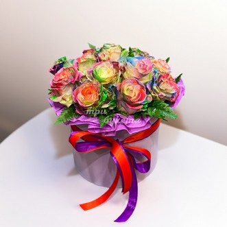 Радужные розы в коробке Радужные розы в коробке
