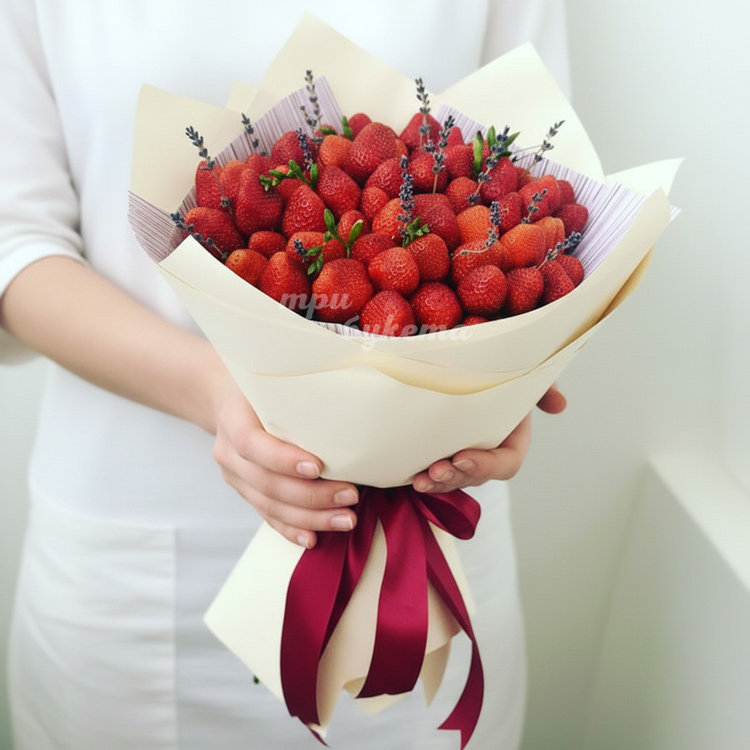 Букет из свежей клубники