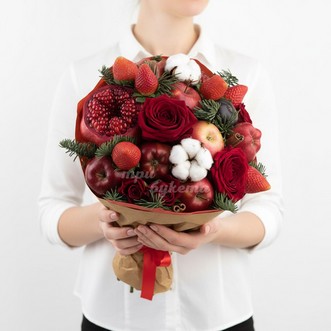 Новогодний букет из гранатов и роз