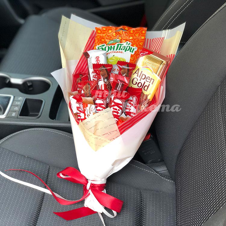 Букет для сладкоежки (в автомобиле)