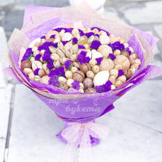 Букет из орехов и статицы