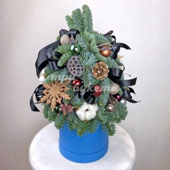 Елочная композиция с лотосом