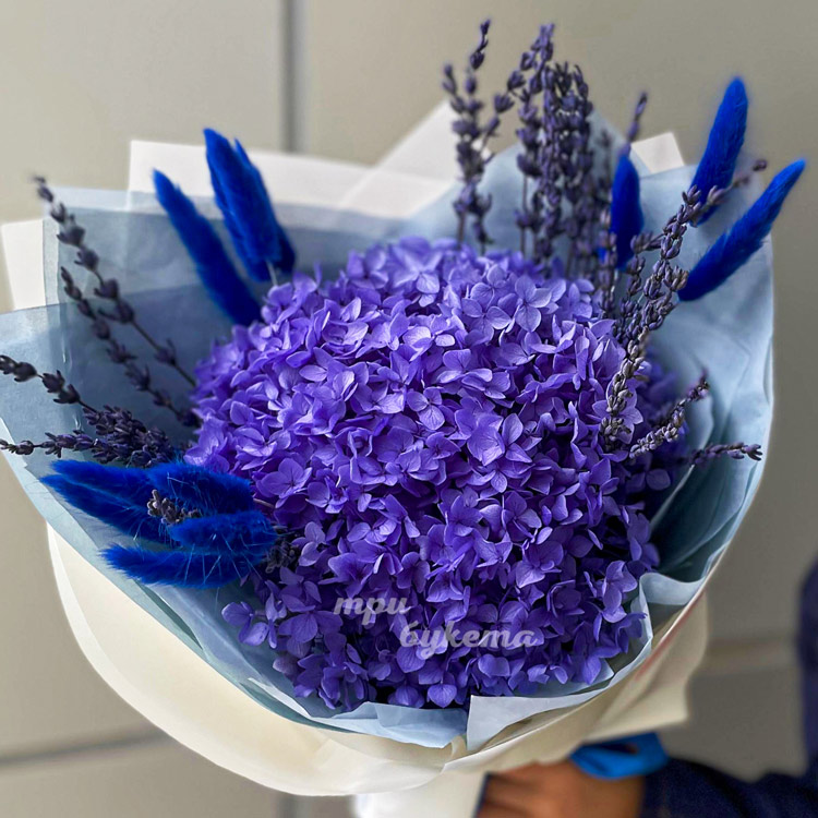 Букет гортензии с лавандой на 1 сентября (крупный план)
