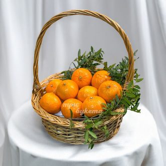 Корзинка с мандаринами и фисташкой Корзинка с мандаринами и фисташкой